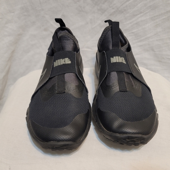 Nike Flex Runner 2 Slip on Running Shoes DJ6038-001 Youth 5Y Womens 6.5 Black - Picture 3 of 9